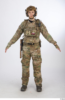 Photos Frankie Perry Army USA Recon A poses 360 standing…